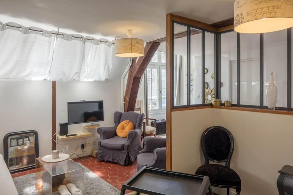 Le Sainte Anne *Studio* Apartment Orleans Exterior photo